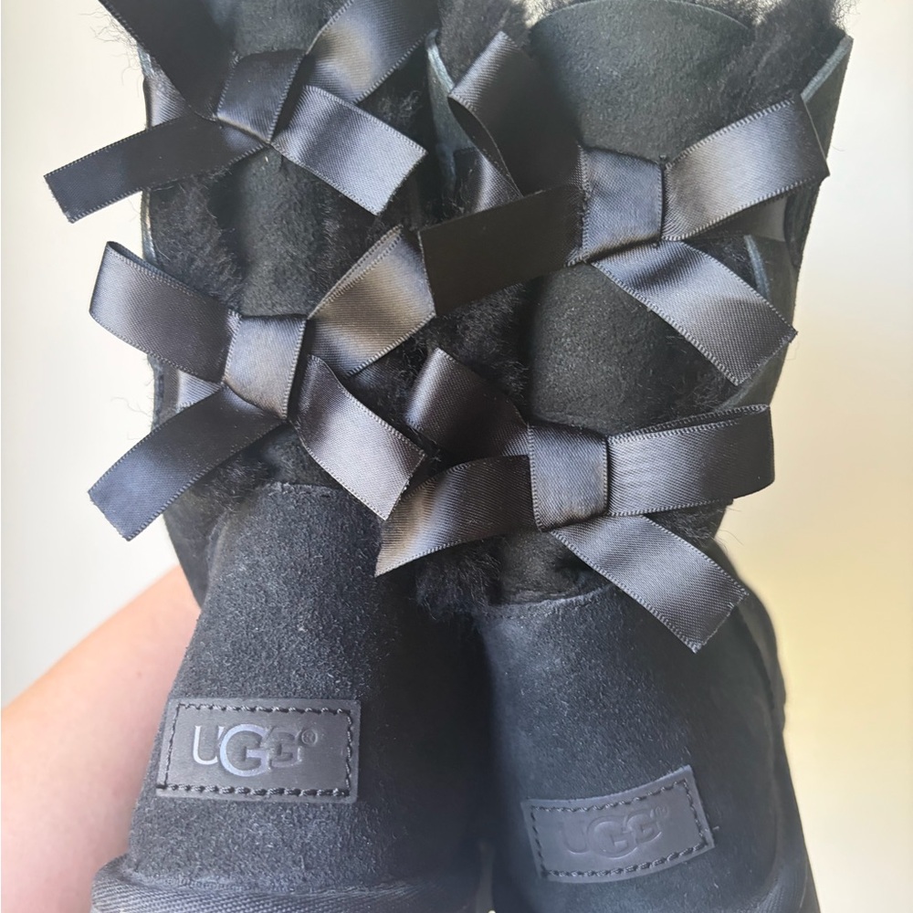 UGG Women's Bailey Bow II boot in black size 10 - Picture 4 of 6